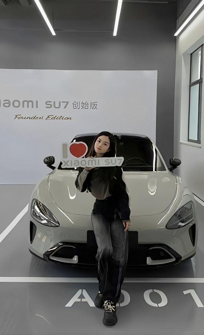 女车主质量都这么高的吗？仙女也就长这样吧j9九游真人游戏第一平台小米SU7的美(图7)