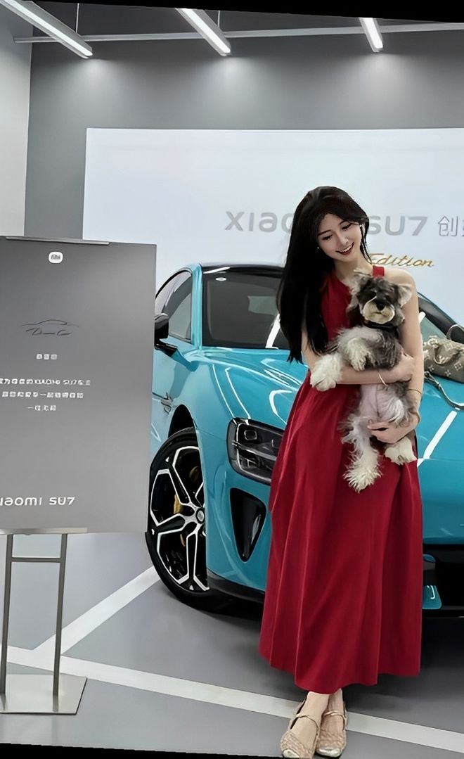 女车主质量都这么高的吗？仙女也就长这样吧j9九游真人游戏第一平台小米SU7的美(图6)