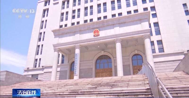 洗墩布被辞退 法院：支持！儿童安全重于一切j9九游会入口首页一名厨工在幼儿园洗碗池里(图8)