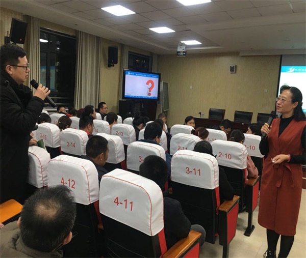 :历城区华山第二小学开展家长学校课程活动j9九游会真人游戏第一如何与孩子有效沟通(图3) :历城区华山第二小学开展家长学校课程活动j9九游会真人游戏第一如何与孩子有效沟通(图3)